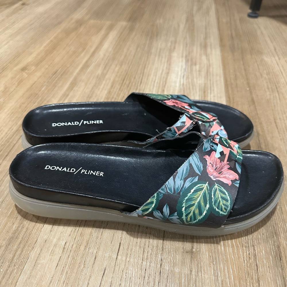 Donal J Pliner  Hollie  floral sandal sz  9 good condition